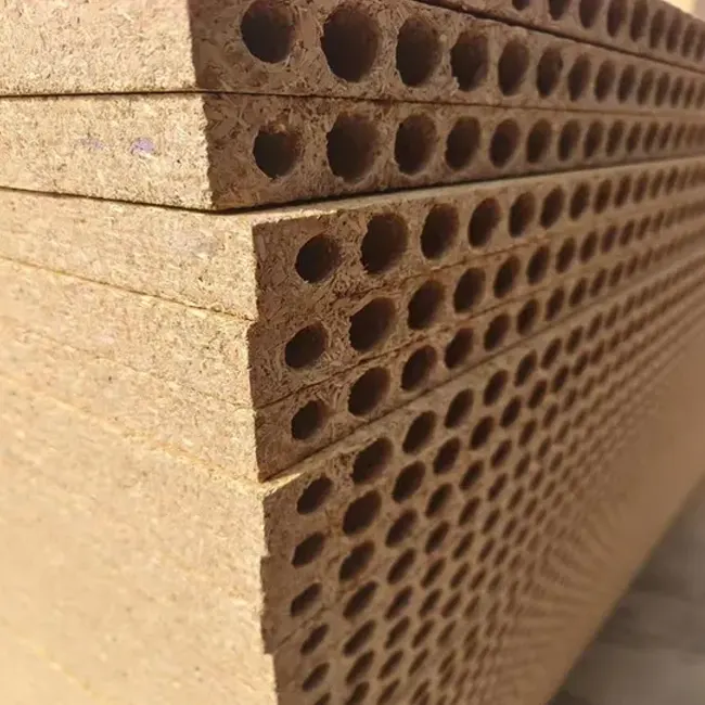 Panneaux de particules tubulaires creux pour assemblage porte intérieur