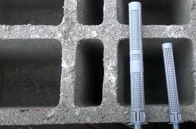 Scellement chimique dans un matériau creux pour cuisine sur mesure