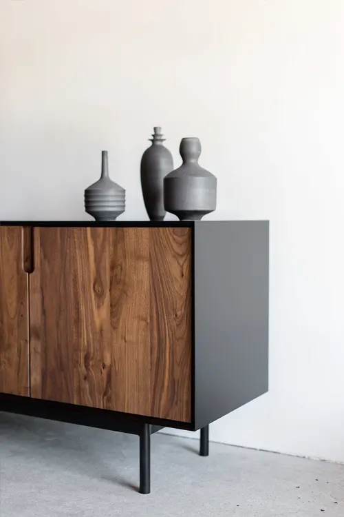 meuble en bois artisanal noyer teinté noir