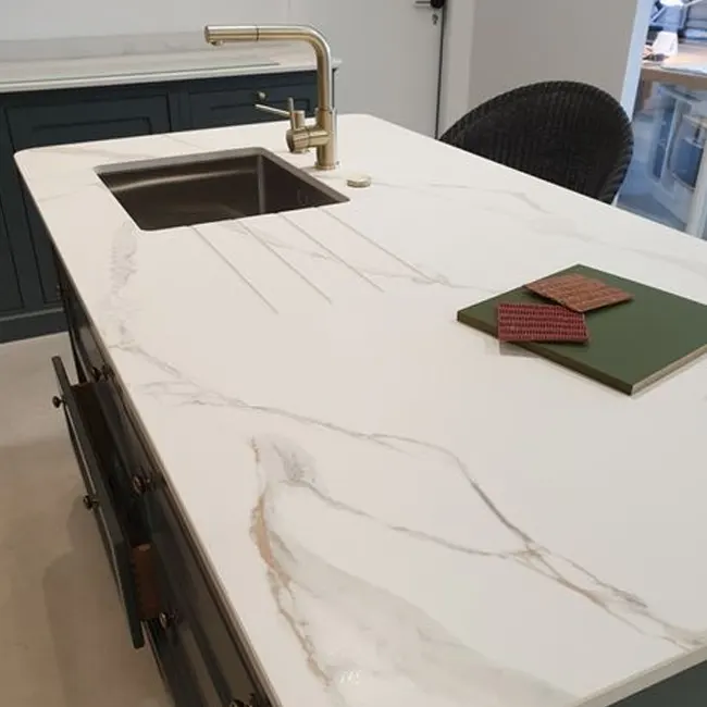 plan de travail cuisine équipée en céramique