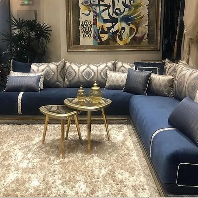 tapisserie marocaine contemporaine réalisée dans un salon avec design moderne et finitions artisanales